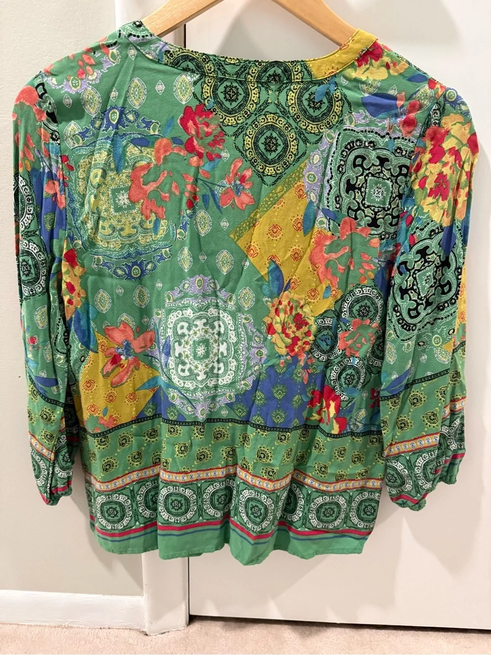 Figueroa $ Flower Boho Patchwork Green Floral Button-Front Women's Top - Picture 2 of 4